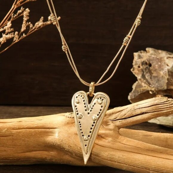 Bohemian Vintage Golden Double Layer Necklace with Heart Pendant & Beaded Accent - Picture 3 of 4